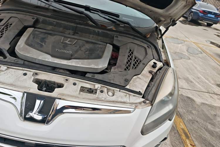 Used Luxgen Great 7 SUV 2015 2.2T Two-Wheel-Drive ZhiZun Version Engine Bay Left