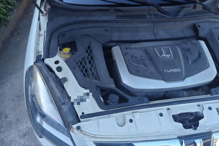 Used Luxgen Great 7 SUV 2015 2.2T Two-Wheel-Drive ZhiZun Version Engine Bay Right