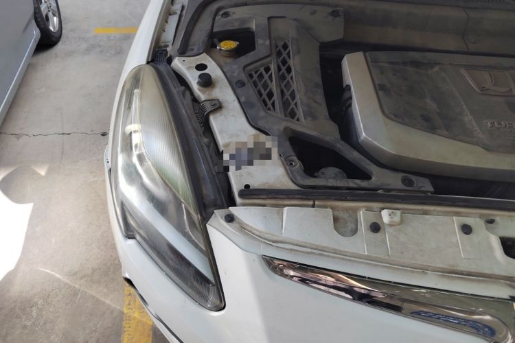 Used Luxgen Great 7 SUV 2015 2.2T Two-Wheel-Drive ZhiZun Version Engine Bay Right