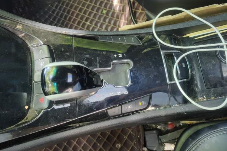 Used Luxgen Great 7 SUV 2015 2.2T Two-Wheel-Drive ZhiZun Version Gear Lever