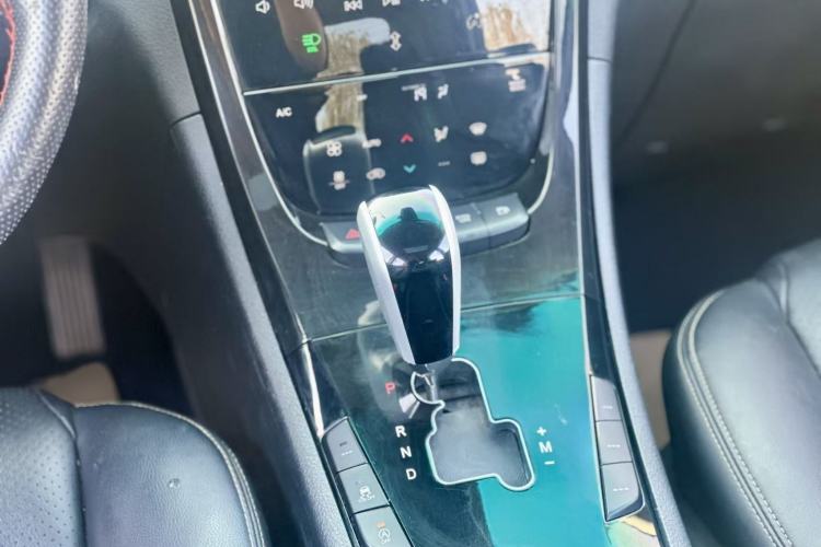 Used Luxgen Great 7 SUV 2015 2.2T Two-Wheel Drive Smart Version Gear Lever