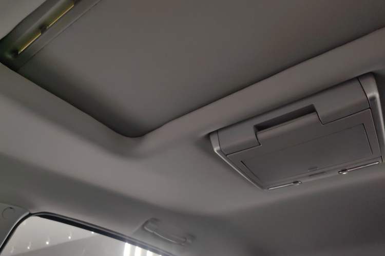 Used Luxgen Great 7 SUV 2015 2.2T Two-Wheel Drive Smart Version Headliner