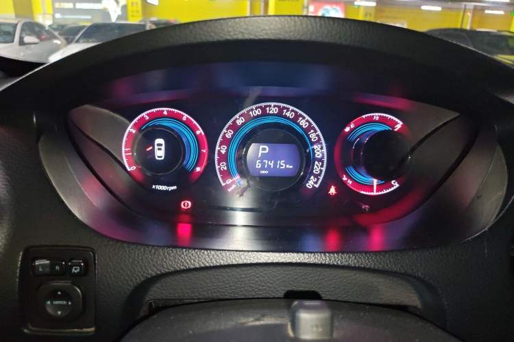 Used Luxgen Great 7 SUV 2015 2.2T Two-Wheel Drive Smart Version Instrument Cluster
