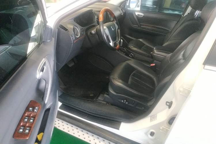 Used Luxgen Great 7 SUV 2015 2.2T Two-Wheel-Drive ZhiZun Version Interior 2