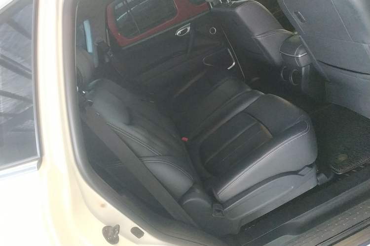 Used Luxgen Great 7 SUV 2015 2.2T Two-Wheel-Drive ZhiZun Version Interior 4