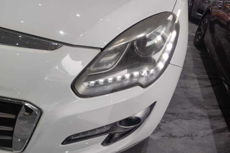 Used Luxgen Great 7 SUV 2015 2.2T Two-Wheel Drive Smart Version Left Front Headlight