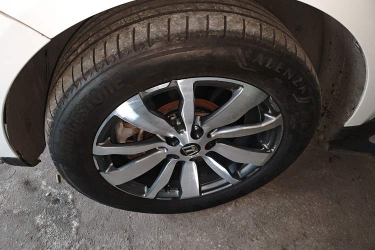 Used Luxgen Great 7 SUV 2015 2.2T Two-Wheel-Drive ZhiZun Version Left Front Wheel Hub