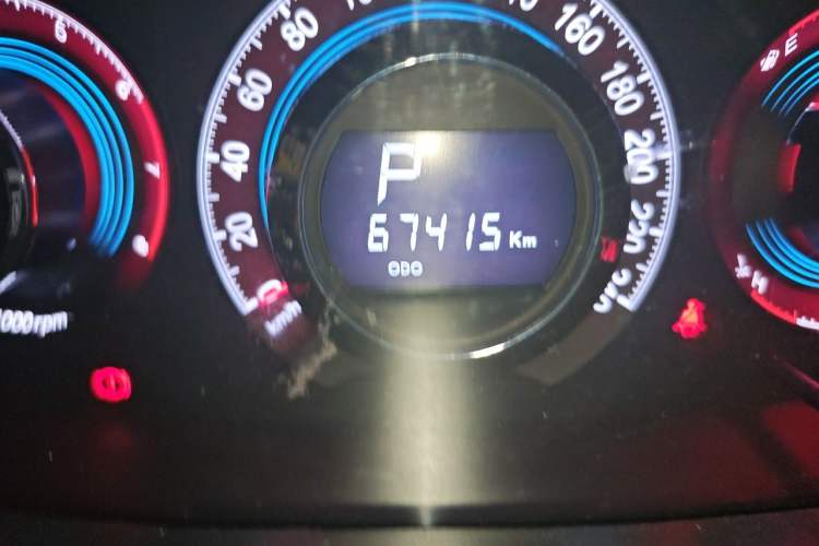 Used Luxgen Great 7 SUV 2015 2.2T Two-Wheel Drive Smart Version Odometer Close Up