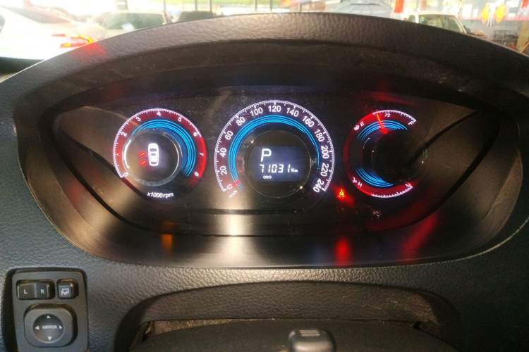 Used Luxgen Great 7 SUV 2015 2.2T Two-Wheel-Drive ZhiZun Version Odometer Close Up