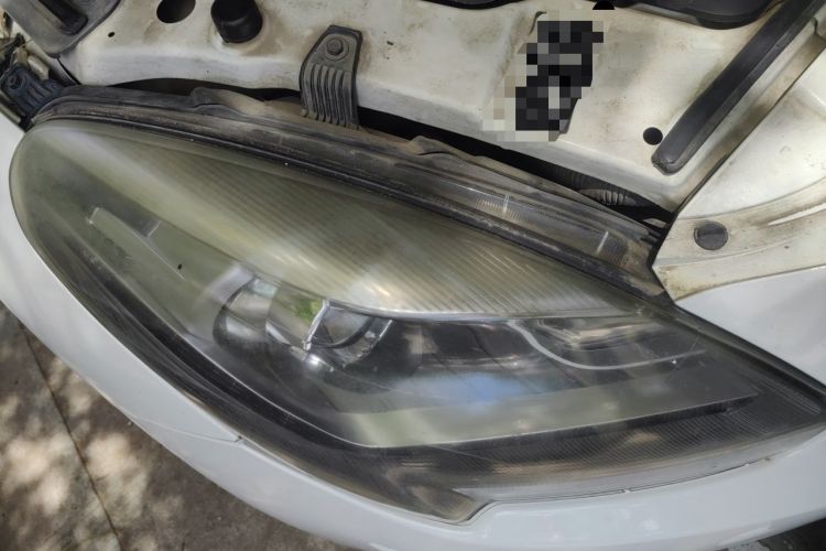 Used Luxgen Great 7 SUV 2015 2.2T Two-Wheel-Drive ZhiZun Version Right Front Headlight