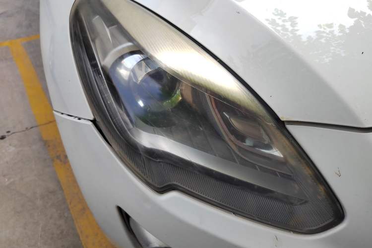 Used Luxgen Great 7 SUV 2015 2.2T Two-Wheel-Drive ZhiZun Version Right Front Headlight