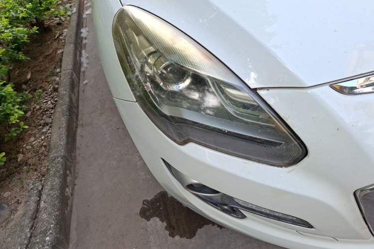 Used Luxgen Great 7 SUV 2015 2.2T Two-Wheel-Drive ZhiZun Version Right Front Headlight