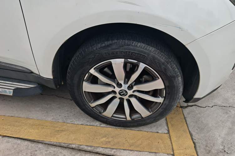 Used Luxgen Great 7 SUV 2015 2.2T Two-Wheel-Drive ZhiZun Version Right Front Wheel Hub