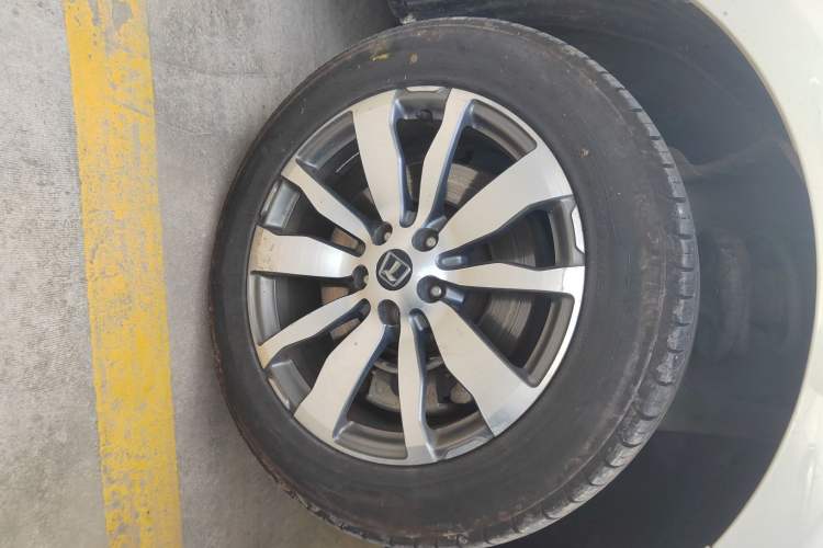 Used Luxgen Great 7 SUV 2015 2.2T Two-Wheel-Drive ZhiZun Version Right Front Wheel Hub