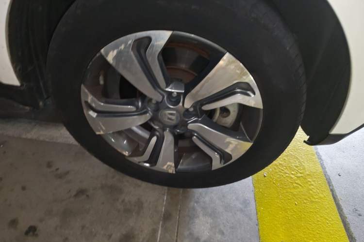 Used Luxgen Great 7 SUV 2015 2.2T Two-Wheel Drive Smart Version Right Front Wheel Hub
