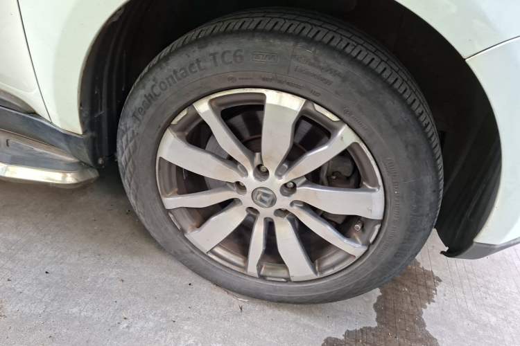 Used Luxgen Great 7 SUV 2015 2.2T Two-Wheel-Drive ZhiZun Version Right Front Wheel Hub