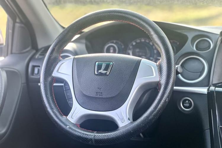 Used Luxgen Great 7 SUV 2015 2.2T Two-Wheel Drive Smart Version Steering Wheel