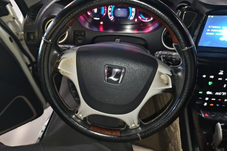 Used Luxgen Great 7 SUV 2015 2.2T Two-Wheel Drive Smart Version Steering Wheel