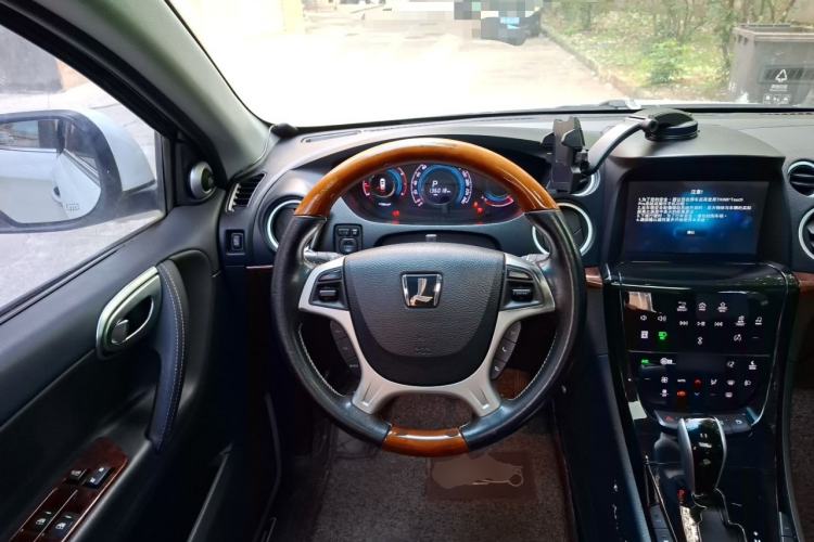 Used Luxgen Great 7 SUV 2015 2.2T Two-Wheel-Drive ZhiZun Version Steering Wheel