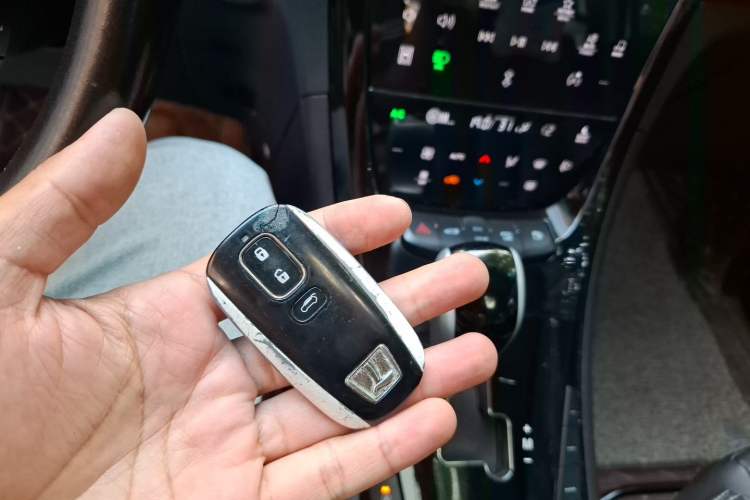 Used Luxgen Great 7 SUV 2015 2.2T Two-Wheel-Drive ZhiZun Version Vehicle Key