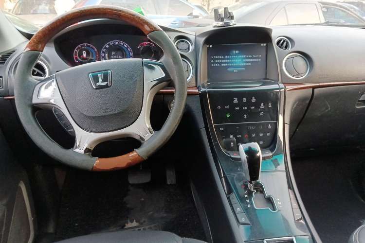 Used Luxgen Great 7 SUV 2016 2.2T Two-Wheel-Drive Smart Version Center Console