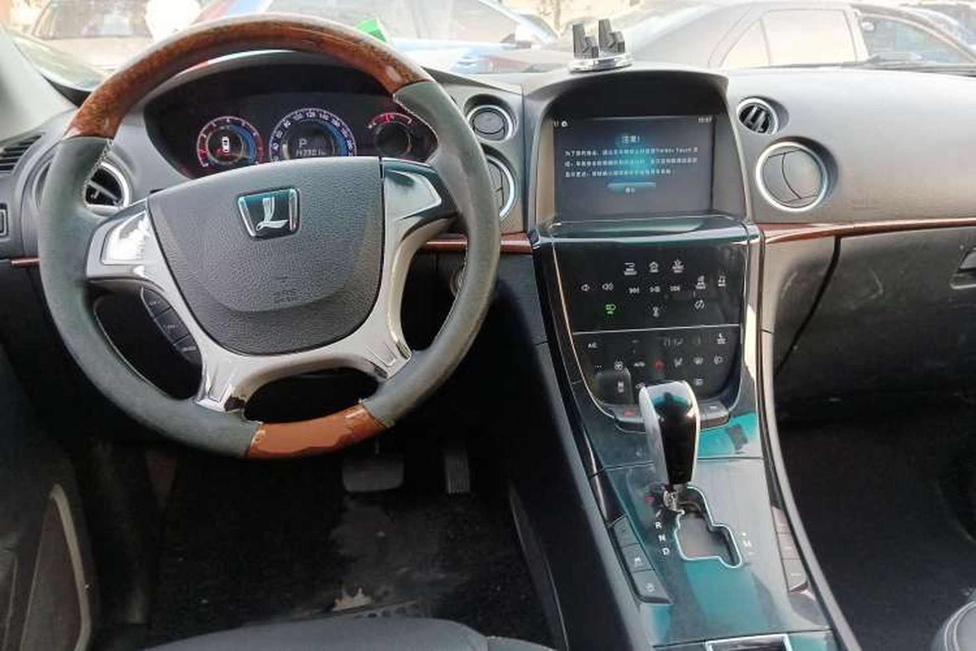 Used Luxgen Great 7 SUV 2016 2.2T Two-Wheel-Drive Smart Version Center Console