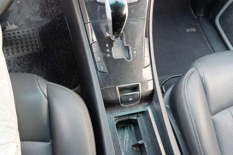 Used Luxgen Great 7 SUV 2016 2.2T Two-Wheel-Drive Smart Version Gear Lever