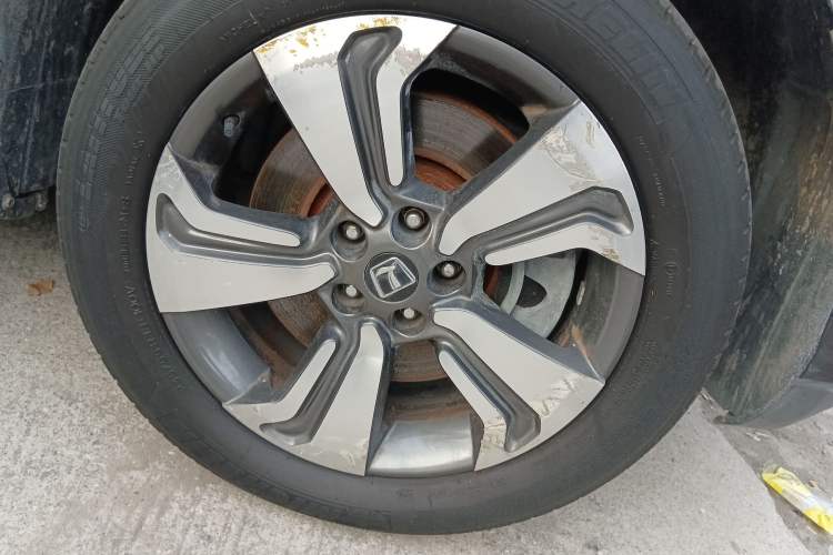 Used Luxgen Great 7 SUV 2016 2.2T Two-Wheel-Drive Smart Version Right Front Wheel Hub