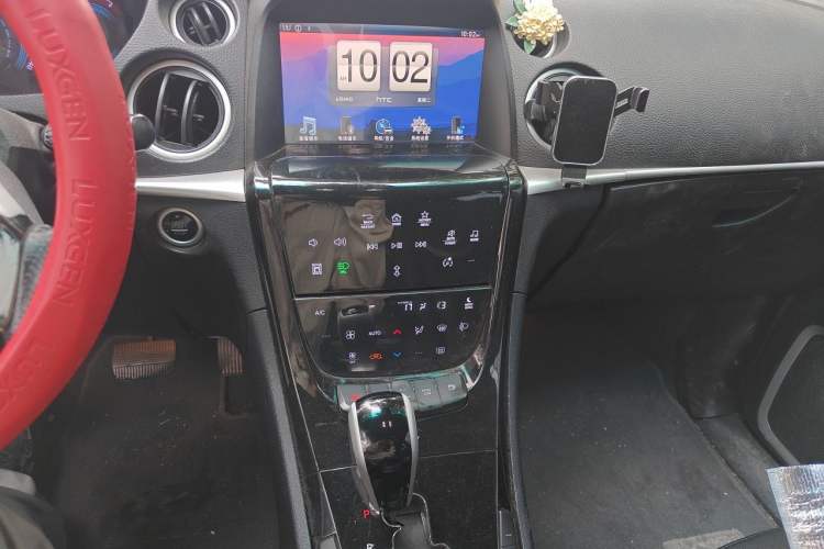 Used Luxgen Great 7 SUV 2016 2.2T Two-Wheel Drive ZhiZun Version Audio And AC Panel