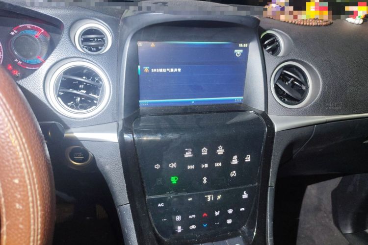 Used Luxgen Great 7 SUV 2016 2.2T Two-Wheel Drive ZhiZun Version Audio And AC Panel