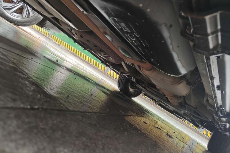 Used Luxgen Great 7 SUV 2016 2.2T Two-Wheel Drive ZhiZun Version Chassis Rear Right
