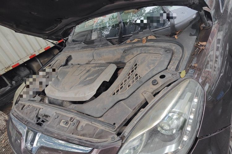 Used Luxgen Great 7 SUV 2016 2.2T Two-Wheel Drive ZhiZun Version Engine Bay Left
