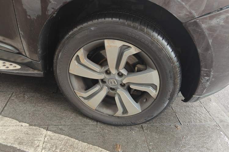 Used Luxgen Great 7 SUV 2016 2.2T Two-Wheel Drive ZhiZun Version Right Front Wheel Hub