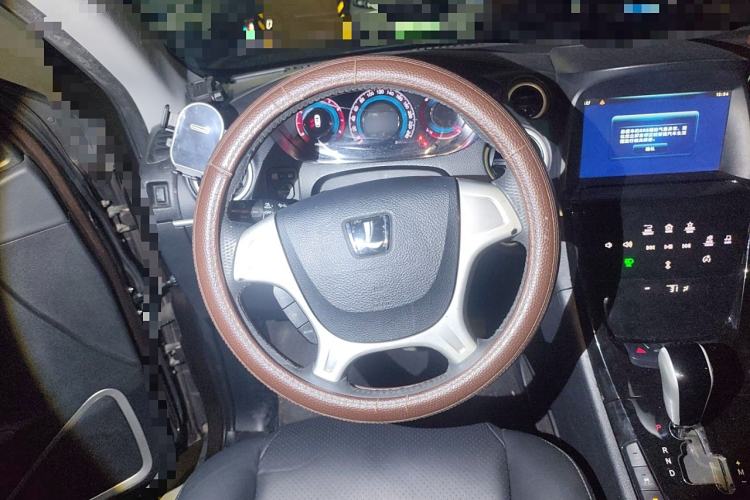 Used Luxgen Great 7 SUV 2016 2.2T Two-Wheel Drive ZhiZun Version Steering Wheel
