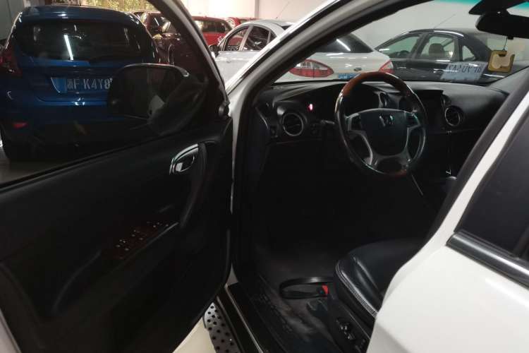 Used Luxgen Great 7 SUV 2016 2.2T Two-Wheel Drive ZhiZun Version Driver Seat