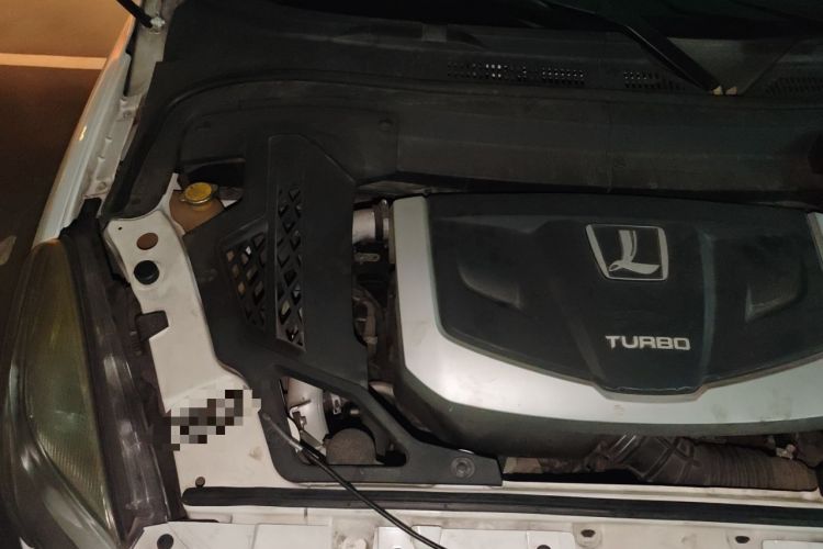 Used Luxgen Great 7 SUV 2016 2.2T Two-Wheel-Drive Smart Version Engine Bay Right