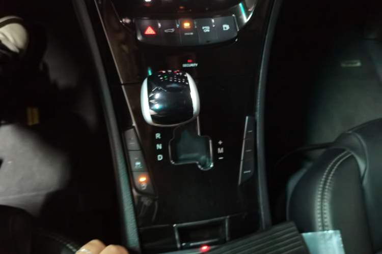Used Luxgen Great 7 SUV 2016 2.2T Two-Wheel Drive ZhiZun Version Gear Lever