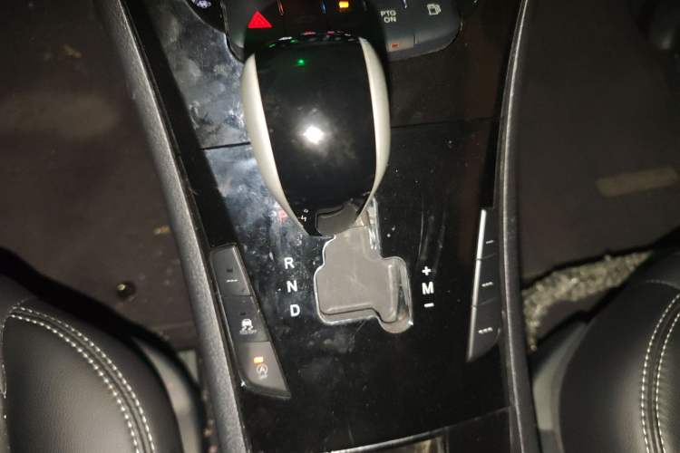 Used Luxgen Great 7 SUV 2016 2.2T Two-Wheel-Drive Smart Version Gear Lever