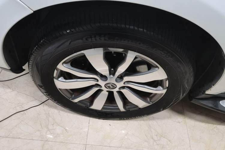 Used Luxgen Great 7 SUV 2016 2.2T Two-Wheel Drive ZhiZun Version Left Front Wheel Hub