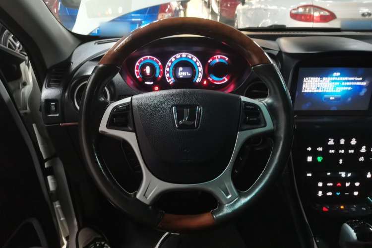 Used Luxgen Great 7 SUV 2016 2.2T Two-Wheel Drive ZhiZun Version Steering Wheel
