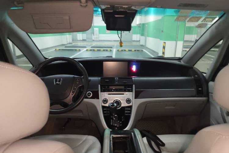 Used Luxgen MASTER CEO 2013 2.2T Executive Edition Center Console