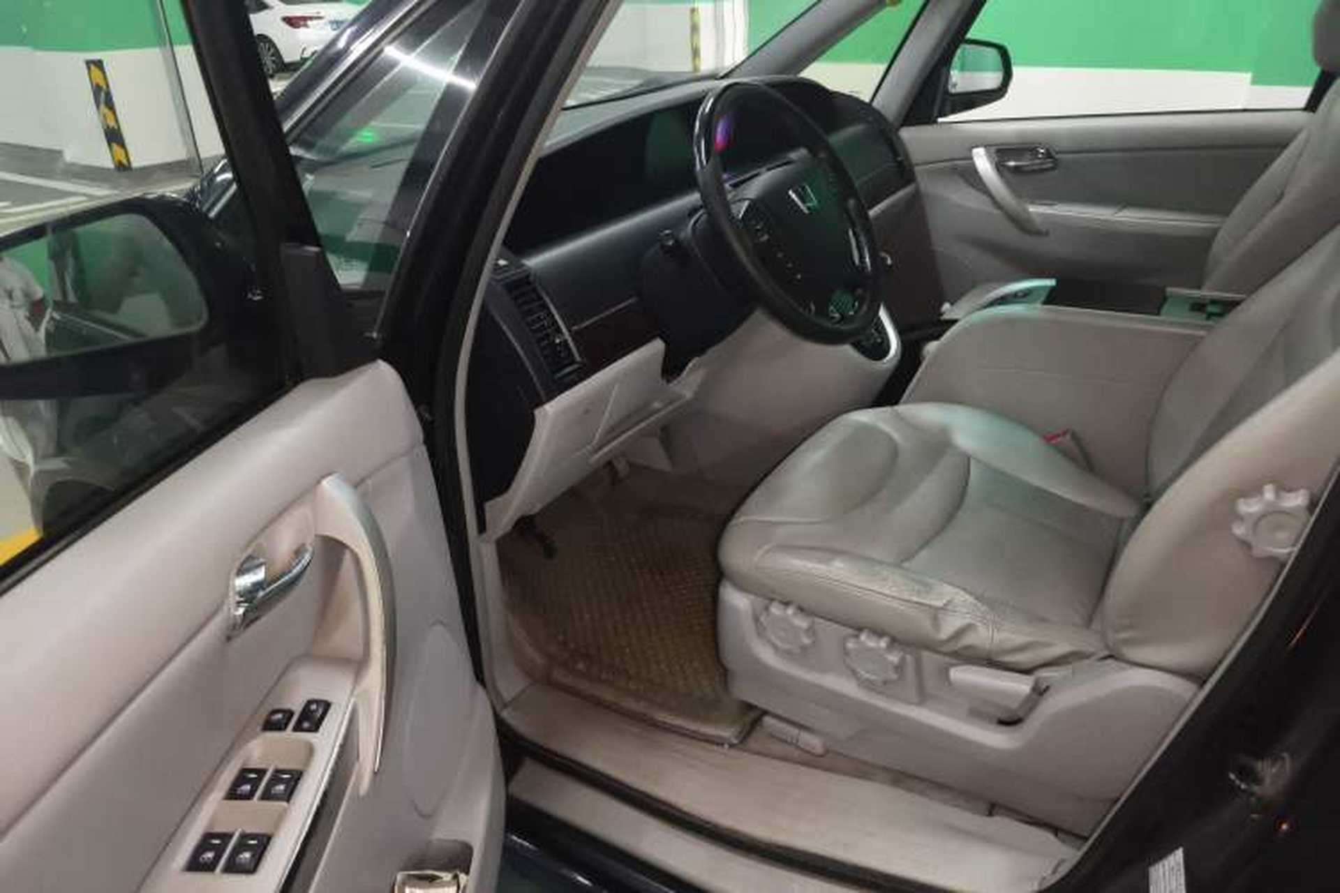 Used Luxgen MASTER CEO 2013 2.2T Executive Edition Driver Seat