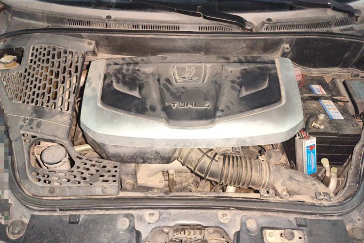Used Luxgen MASTER CEO 2013 2.2T Executive Edition Engine Bay