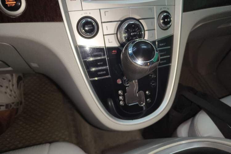 Used Luxgen MASTER CEO 2013 2.2T Executive Edition Gear Lever