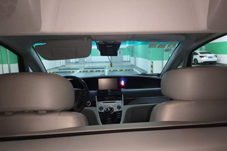 Used Luxgen MASTER CEO 2013 2.2T Executive Edition Headliner