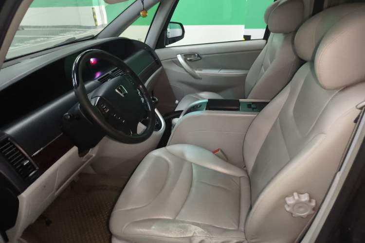 Used Luxgen MASTER CEO 2013 2.2T Executive Edition Left Front Seat