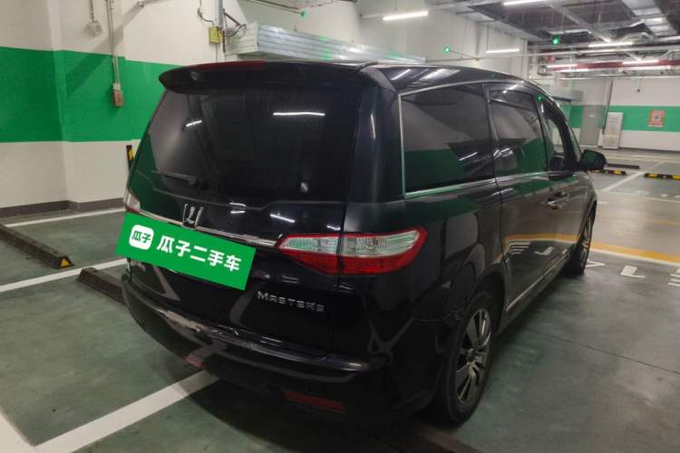 Used Luxgen MASTER CEO 2013 2.2T Executive Edition Rear Right 45 Deg