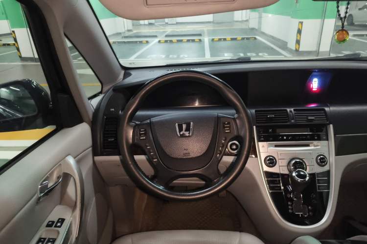 Used Luxgen MASTER CEO 2013 2.2T Executive Edition Steering Wheel