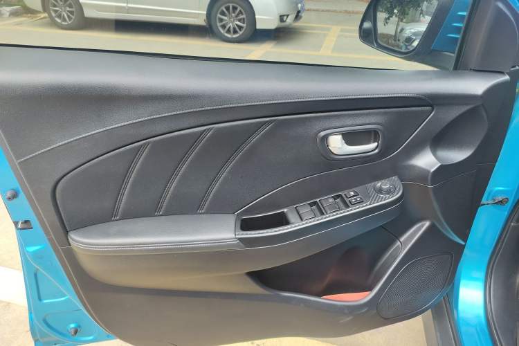Used Luxgen S3 2016 1.6L CVT Flagship Edition Interior 7