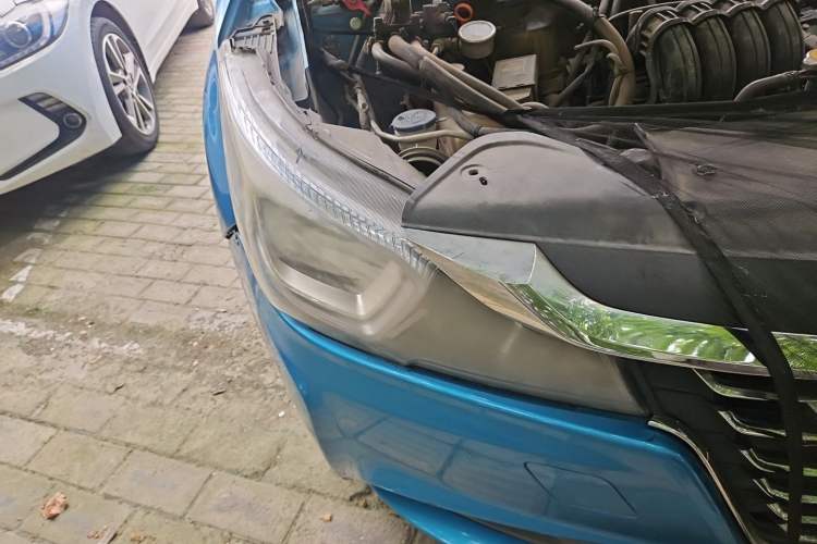 Used Luxgen S3 2016 1.6L CVT Smart Enjoyment Model Right Front Headlight